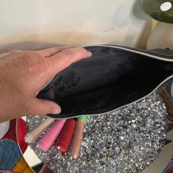 New Jeffree Star Bat Wing Makeup Bag With 3 Lip Products and 1 Concealer. - Picture 6 of 10